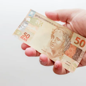 Pra não dizer que não te dei nada, toma aqui 50 reais